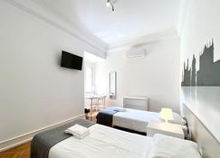 Home Out Rooms & Apartments - Lizbon - Yatak Odası
