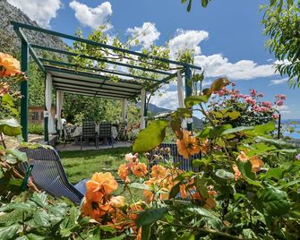 Traditional stone villa in a peaceful village - Tučepi - Patio