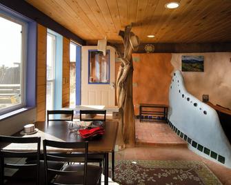 High Mountain Desert Earthship with Stunning Views - Crestone - Comedor