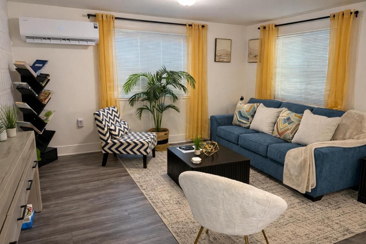 King Suite And Sofa Bed Fast Wi-Fi Easy DC Access