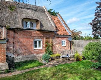 Thatch Cottage - luxury Norfolk Hideaway - Norwich - Building