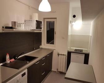 Marcos Apartments - self check-in - Reşiţa - Kitchen