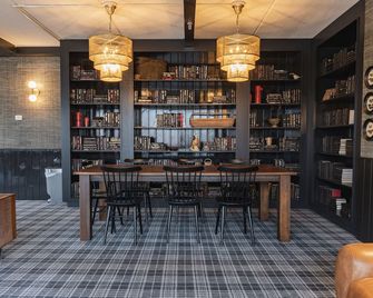 Hunter Lodge, a Bluebird by Lark - Hunter - Lobby