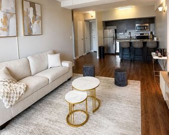 Spacious 1 Br Downtown View Near River Experiences - Tulsa - Salon