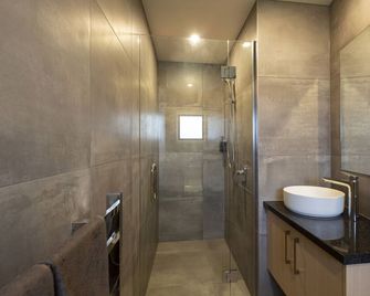 Harvest Park Studios - Cromwell - Bathroom