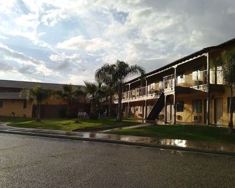 Best Economy Inn n Suites - Bakersfield - Edificio