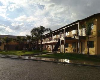 بست إيكونومي إن آند سويتس - باكيرسفيلد - مبنى