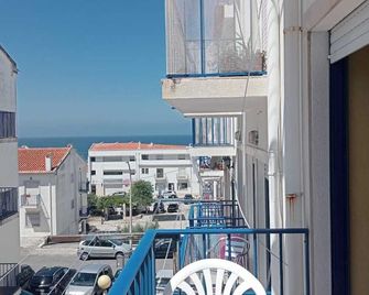 2 bedroom apartment 5 minutes from the beach with sea views! - Nazaré - Balkon