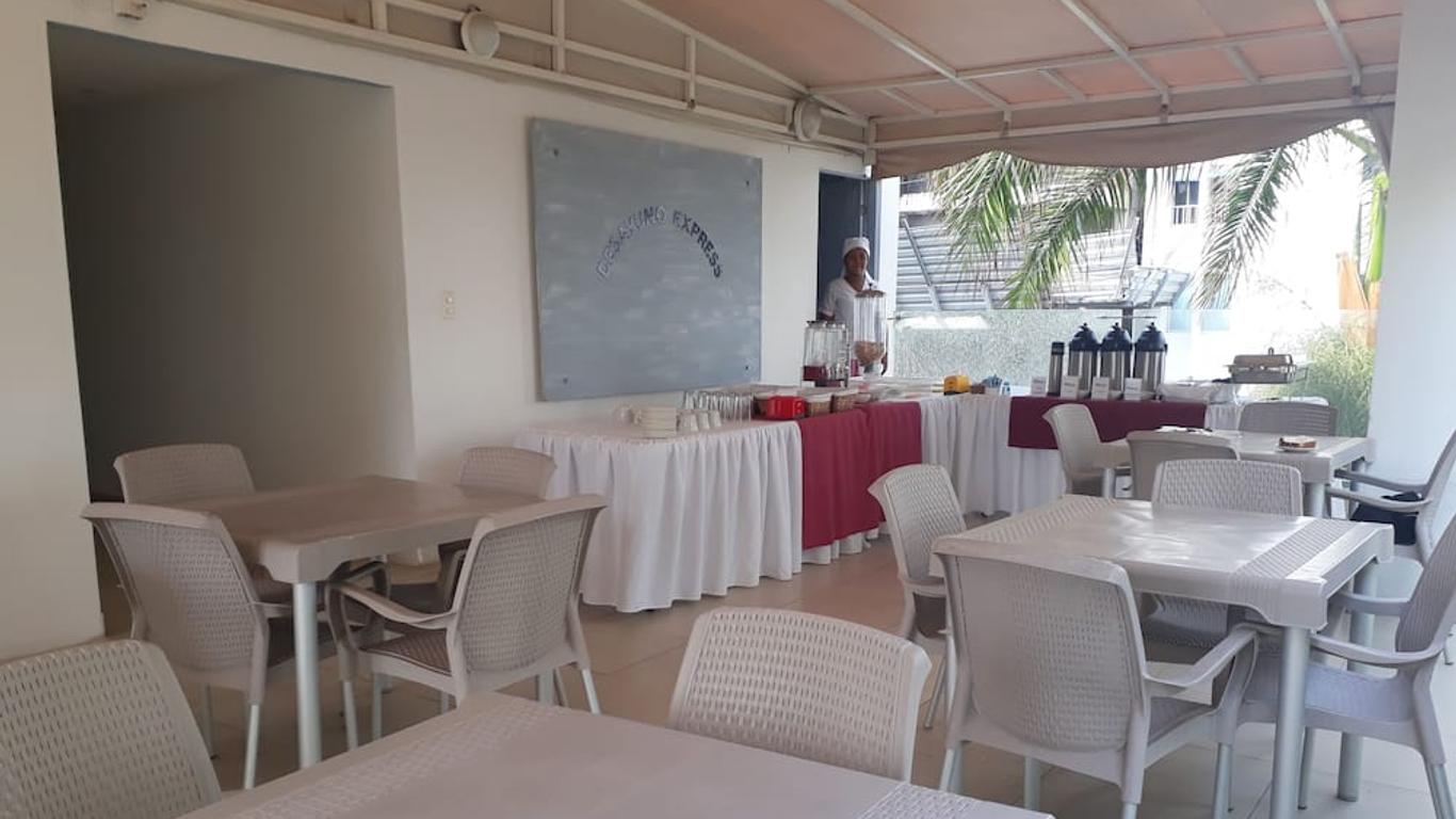 Mintaka Hotel + Lounge