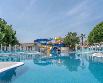 Master Family Club - Cenger - Zwembad