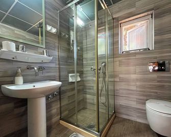 Pettas Apartments - Zakynthos - Baño