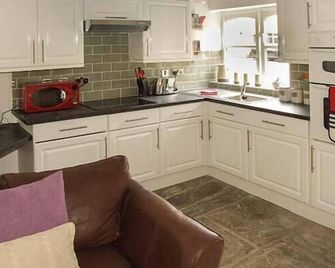 Finwood Cottage 1 - Claverdon - Kitchen