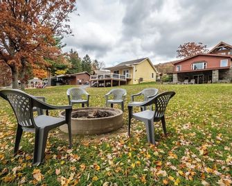 Waters Edge - McHenry - Patio