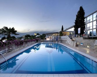 Hotel Zorna Plava Laguna - Poreč - Piscina