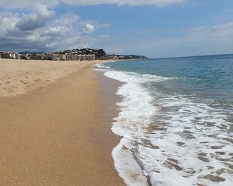 Hotel Vella Nit - Canet de Mar - Strand