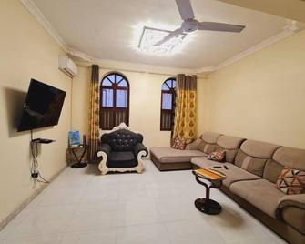 10 minutes walk from the harbor Home Stay Boutique Zanzibar bed and Breakfast 2 - Zanzíbar - Sala de estar