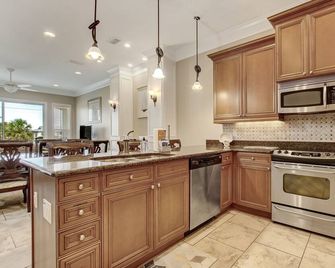 Haven Across the Ocean - Pet Friendly - 1931 S Fletcher - Fernandina Beach - Kitchen