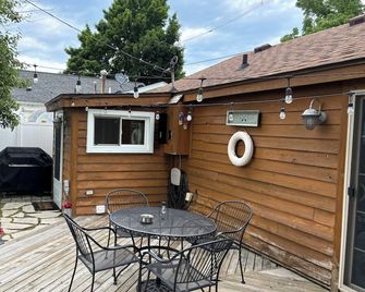 Location! Location! Location!br2 Bedroom, 1 Bathroom Cottage - Lexington - Patio
