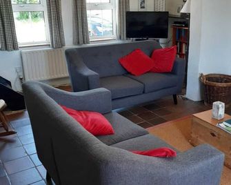 Idyllic cottage on the Atlantic coast in the south west of Ireland - Skibbereen - Living room