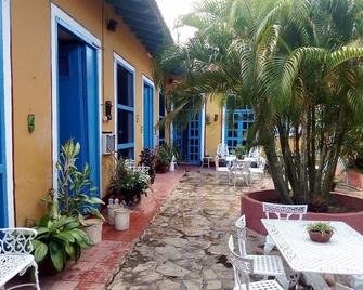 Hostal Los Vitrales - Remedios - Patio