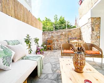 Hygge Butik Otel - Ayvalık - Patio