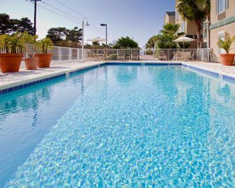Holiday Inn Express & Suites Destin E - Commons Mall Area By IHG - Destin - Piscina