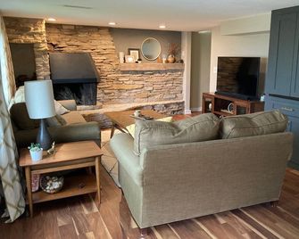 Pewaukee Lake View - Convenient Location - Indoor And Outdoor Spaces! - Pewaukee - Sala de estar