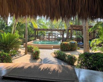 Beachfront Casa Palmillas Troncones with pool and 3rooms - Troncones - Pool