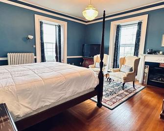 The Hamilton Hoppin House - Middletown - Bedroom
