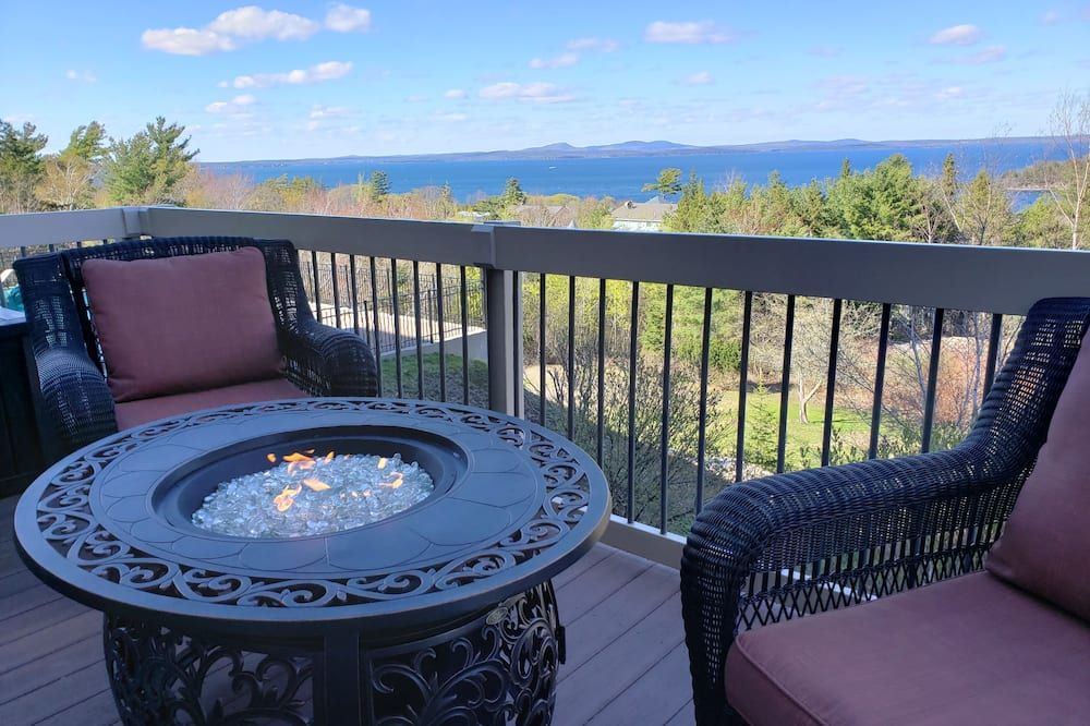 Atlantic Eyrie Lodge - בר הארבור - מרפסת