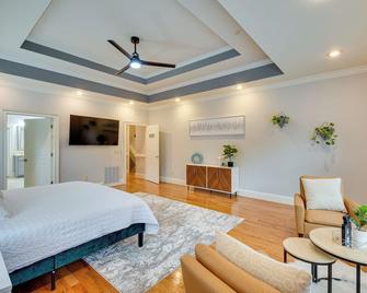 Grand Lakefront Home in Hartwell with Game Room! - Hartwell - Habitación