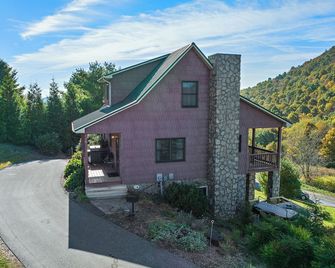 Bluff Mountain Retreat - West Jefferson - Building