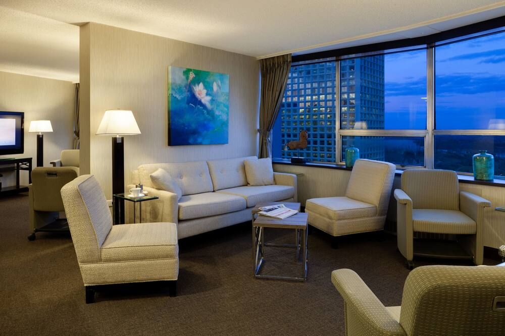 Chateau Lacombe Hotel - אדמונטון - סלון