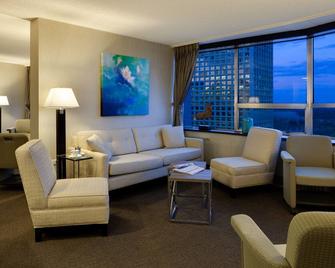 Chateau Lacombe Hotel - Edmonton - Living room