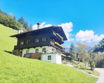 Pretty Holiday Home in Mayerhofen - Mayrhofen - Bygning
