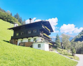 Chalet in Tirol by Zillertal Ski Slopes - Mayrhofen - Building