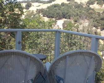 Romantic wine country getaway, close to fine dining/wineries. - Cloverdale - Balcony