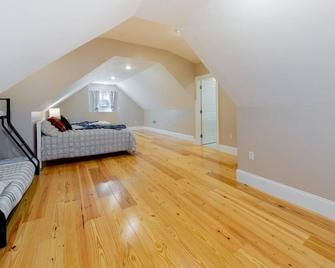 284 New! Tranquil Cozy House -Peaceful Boston Stay - Quincy - Bedroom