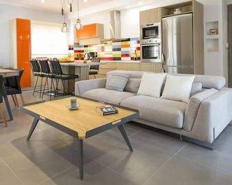 Luxury Villa With Private Pool - Vathy - Sala de estar