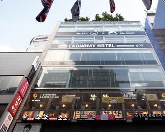 Ekonomy Hotel Myeongdong Premier - Seoul - Building