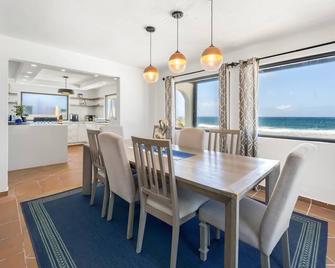 4 BR Kikita Beach Villa Oceanfront w Pool - Dorado - Comedor