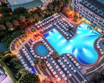 Aska Washington Resort & Spa - Side - Pool
