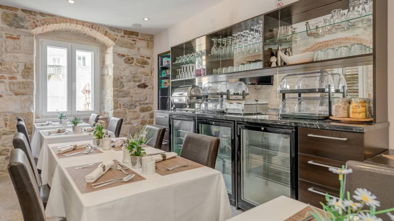 بالاس سويتس هيردتج هوتل