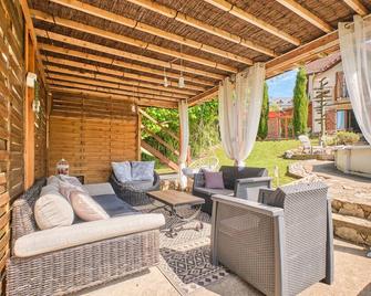 Le Relais Du Menuet - Saint-Pierre-de-Bœuf - Patio