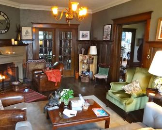 The Captain's House Bed and Breakfast - Midland - Wohnzimmer