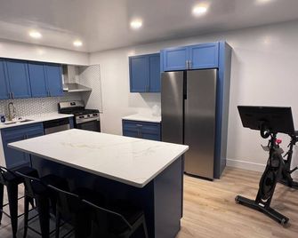 4 bedroom duplex house in New York City, Brooklyn - New York - Kitchen