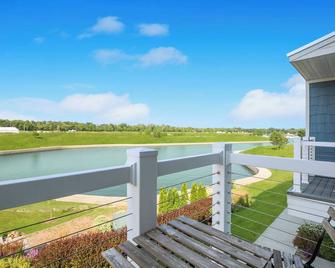 Sunshine Terrace | 2 Bed, 2.5 Bath - Ottawa - Balkón