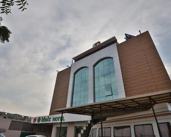 Capital O 41581 Hiriz Hotel - Gāndhīdhām - Building