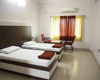Hotel Parth Residency - Gangāwati - Bedroom