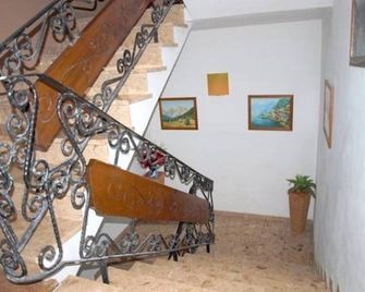 Frühstückspension Pachler - Gosau - Stairs